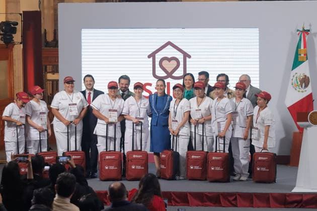 Mexico™s President Claudia Sheinbaum Holds Briefing Mexico s President Claudia Sheinbaum accompanied by health workers of welfare pose after press conference where she talked about the implementation of the House to House of welfare program in the 32 states of the country, which aims to attend to 8.7 million older adults at National Palace. on June 12, 2025 in Mexico City, Mexico. Mexico City CDMX Mexico Copyright: xCarlosxSantiagox
