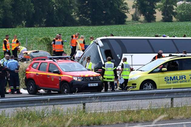 Bilder des Jahres 2025, News 06 Juni News Themen der Woche KW24 News Bilder des Tages Coach accident on the A81 near Le Mans PHOTOPQR OUEST FRANCE Marc OLLIVIER Le Mans 13 06 2025 Coach accident on the A81 near Le Mans four dead, many injured 4 people dead and at least forty injured On Friday, June 13, 2025, an accident involving a coach occurred on the A81 freeway near Le Mans Sarthe , in direction Rennes Paris All lanes neutralized Sarthe 4 dead in a coach accident involving Ukrainian passengers On Friday, June 13, 2025, a serious road accident occurred late in the morning on the A81 motorway, between Laval and Le Mans Several of the victims were of Ukrainian nationality Le Mans France  Copyright: xPHOTOPQR OUESTxFRANCE MAXPPPxMarcxOLLIVIERx 20250613OFR7166 20250613OFR7166