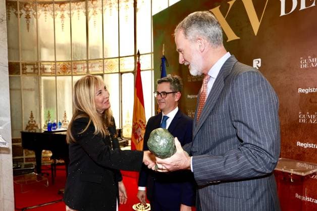 The King attends the XV edition of the Gumersindo de Azcárate Award I D The President of the Supreme Court and the General Council of the Judiciary CGPJ , Isabel Perelló, the Minister of the Presidency, Justice and Relations with the Courts, Félix Bolanos, and King Felipe VI during the XV edition of the Gumersindo de Azcárate Award, at the Real Casino de Madrid, on June 13, 2025, in Madrid Spain This award recognizes individuals or entities that promote the social and democratic rule of law and institutional development and with them peace, coexistence and economic and social progress In this edition is awarded to the president of the Supreme Court and the General Council of the Judiciary, granted by the Association of Registrars of Spain  Copyright: xCasaxdexS.M.xelxReyx 6797457