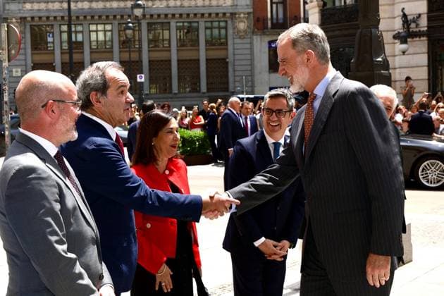 The King attends the XV edition of the Gumersindo de Azcárate Award I D The Government Delegate in the Community of Madrid, Francisco Martín, the Ibero-American Secretary General, Andrés Allamand, the Minister of Defense, Margarita Robles, the Minister of the Presidency, Justice and Relations with the Courts, Félix Bolanos, and King Felipe VI during the XV edition of the Gumersindo de Azcárate Award, at the Real Casino de Madrid, on June 13, 2025, in Madrid Spain This award recognizes individuals or entities that promote the social and democratic rule of law and institutional development and with them peace, coexistence and economic and social progress In this edition is awarded to the president of the Supreme Court and the General Council  Copyright: xCasaxdexS.M.xelxReyx 6797474