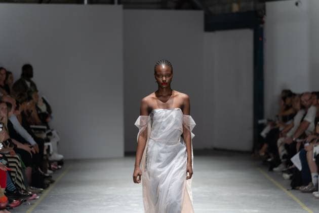 University of Westminster BA Fashion Showcase in London The BA Fashion students from the University of Westminster are presenting their annual graduate show this evening in London. The event opens at 18:30 at Ambika P3, featuring runway presentations that highlight the final-term collections crafted by undergraduates in their final year. Attendees can expect a diverse display of menswear and womenswear, textile innovation, tailoring and experimental design, reflecting each student™s creative identity and technical proficiency. The show aims to mark the culmination of years of academic and practical training, offering observers insight into the next generation of designers entering the industry. ï¿¼ ï¿¼ London England United Kingdom Copyright: xx
