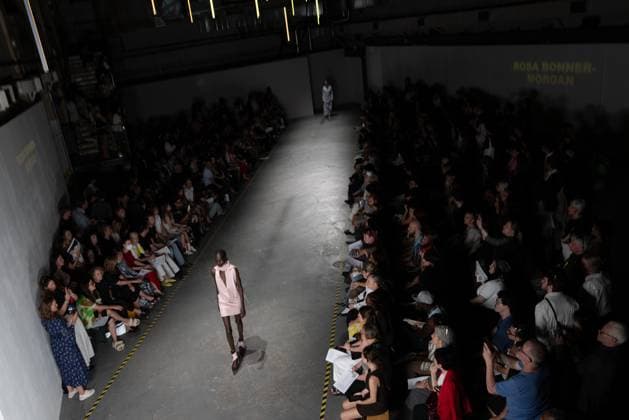 University of Westminster BA Fashion Showcase in London The BA Fashion students from the University of Westminster are presenting their annual graduate show this evening in London. The event opens at 18:30 at Ambika P3, featuring runway presentations that highlight the final-term collections crafted by undergraduates in their final year. Attendees can expect a diverse display of menswear and womenswear, textile innovation, tailoring and experimental design, reflecting each student™s creative identity and technical proficiency. The show aims to mark the culmination of years of academic and practical training, offering observers insight into the next generation of designers entering the industry. ï¿¼ ï¿¼ London England United Kingdom Copyright: xx