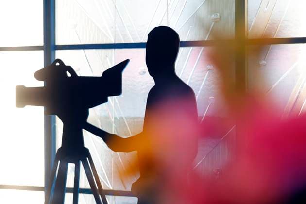 Deko shows the silhouette of a cameraman at the German Camera Award 2025 in the WDR Funkhaus Theme image, symbolic image Cologne, 13 06 2025 NRW Germany Copyright: xChristophxHardtx