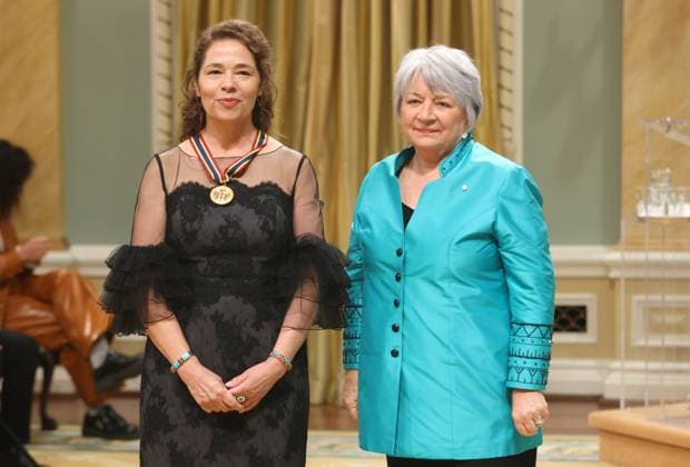 June 13, 2025, Ottawa, On, Canada: Governor General Mary Simon presents multidisciplinary artist Sandra Laronde with the Lifetime Artistic Achievement Award during the Governor General s Performing Arts Awards ceremony at Rideau Hall in Ottawa, on Friday, June 13, 2025. Ottawa Canada  - ZUMAc35_ 20250613_zaf_c35_157 Copyright: xPatrickxDoylex
