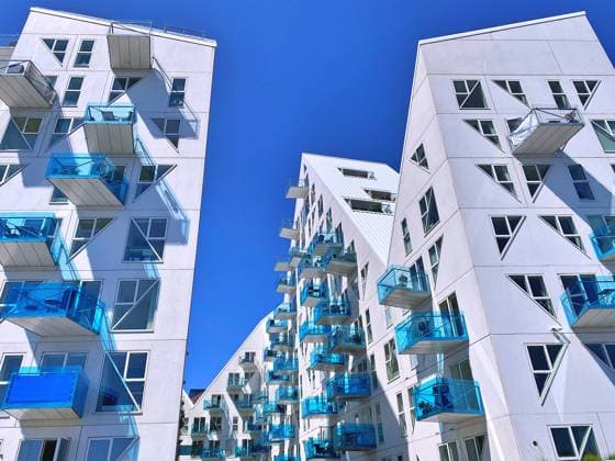 Creative Highlights World Der Wohnkomplex Isbjerget in Aarhus, Dänemark The residential complex Isbjerget in Aarhus, Denmark. It is belonging to a new district on the harbor area near the town center (License=RF) Copyright: xZoonar.com byxAlesankoxRodriguezx 23523560