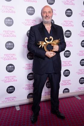 Cabourg XXX Photocall Cedric Klapisch is awarded the Swann of Honor as part of the 39th Cabourg Film Festival in Cabourg, France on June 13, 2025. Photo by Aurore Marechal ABACAPRESS.COM Cabourg France  Copyright: xMarechalxAurore ABACAx