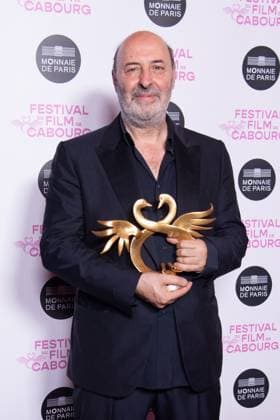 Cabourg XXX Photocall Cedric Klapisch is awarded the Swann of Honor as part of the 39th Cabourg Film Festival in Cabourg, France on June 13, 2025. Photo by Aurore Marechal ABACAPRESS.COM Cabourg France  Copyright: xMarechalxAurore ABACAx