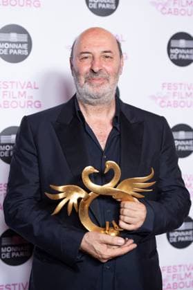 Cabourg XXX Photocall Cedric Klapisch is awarded the Swann of Honor during the 39th Cabourg Film Festival in Cabourg, France on June 13, 2025. Photo by Aurore Marechal ABACAPRESS.COM Cabourg France  Copyright: xMarechalxAurore ABACAx