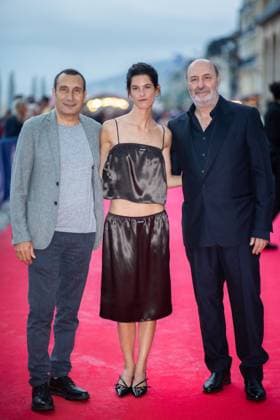 Cabourg Award Ceremony Red Carpet Zinedine Soualem, Suzanne Lindon and Cedric Klapisch attending the awards ceremony red carpet as part of the 39th Cabourg Film Festival in Cabourg, France on June 13, 2025. Photo by Aurore Marechal ABACAPRESS.COM Cabourg France  Copyright: xMarechalxAurore ABACAx