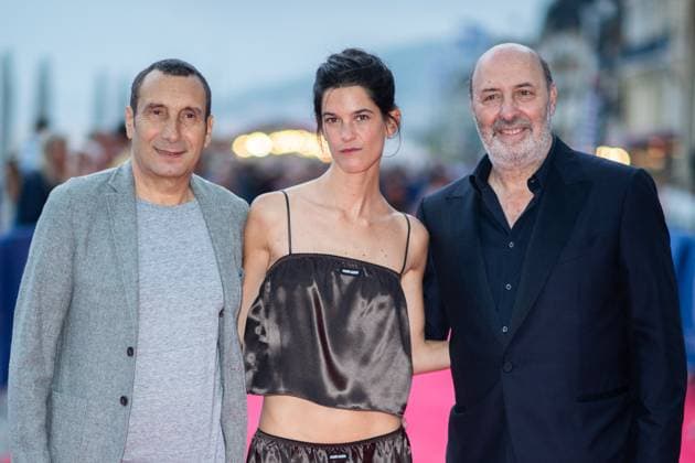 Cabourg Award Ceremony Red Carpet Zinedine Soualem, Suzanne Lindon and Cedric Klapisch attending the awards ceremony red carpet as part of the 39th Cabourg Film Festival in Cabourg, France on June 13, 2025. Photo by Aurore Marechal ABACAPRESS.COM Cabourg France  Copyright: xMarechalxAurore ABACAx