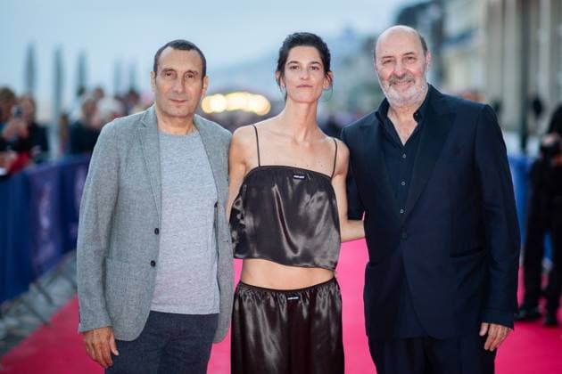 Cabourg Award Ceremony Red Carpet Zinedine Soualem, Suzanne Lindon and Cedric Klapisch attending the awards ceremony red carpet as part of the 39th Cabourg Film Festival in Cabourg, France on June 13, 2025. Photo by Aurore Marechal ABACAPRESS.COM Cabourg France  Copyright: xMarechalxAurore ABACAx