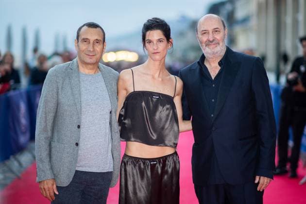Cabourg Award Ceremony Red Carpet Zinedine Soualem, Suzanne Lindon and Cedric Klapisch attending the awards ceremony red carpet as part of the 39th Cabourg Film Festival in Cabourg, France on June 13, 2025. Photo by Aurore Marechal ABACAPRESS.COM Cabourg France  Copyright: xMarechalxAurore ABACAx