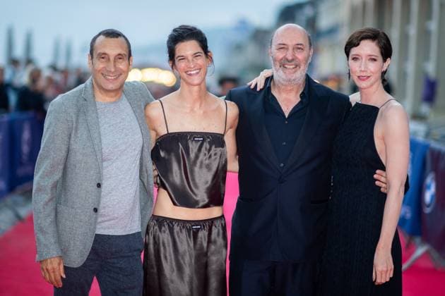 Cabourg Award Ceremony Red Carpet Zinedine Soualem, Suzanne Lindon, Cedric Klapisch and Sara Giraudeau attending the awards ceremony red carpet as part of the 39th Cabourg Film Festival in Cabourg, France on June 13, 2025. Photo by Aurore Marechal ABACAPRESS.COM Cabourg France  Copyright: xMarechalxAurore ABACAx