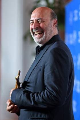 39th Cabourg Film Festival Cedric Klapisch is awarded the Swann of Honor during Day Three of the 39th Cabourg Film Festival on June 13, 2025 in Cabourg, France. Photo by Franck Castel ABACAPRESS.COM Cabourg France  Copyright: xCastelxFranck ABACAx