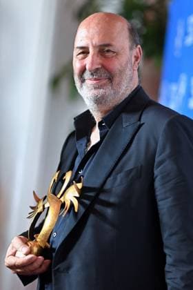 39th Cabourg Film Festival Cedric Klapisch is awarded the Swann of Honor during Day Three of the 39th Cabourg Film Festival on June 13, 2025 in Cabourg, France. Photo by Franck Castel ABACAPRESS.COM Cabourg France  Copyright: xCastelxFranck ABACAx