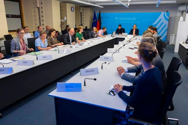 Bilder des Jahres 2025, News 06 Juni News Themen der Woche KW24 News Bilder des Tages Sitzung des Krisenstabes der Bundesregierung im Auswaertigen Amt zum Konflikt zwischen Israel und dem Iran. Berlin, 14.06.2025. Fotografiert im Auftrag des Auswaertigen Amtes Berlin Deutschland *** Meeting of the crisis management team of the Federal Government at the Federal Foreign Office on the conflict between Israel and Iran Berlin, 14 06 2025 Photographed on behalf of the Federal Foreign Office Berlin Germany Copyright: xThomasxImo AAx