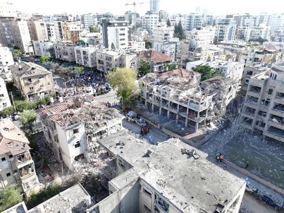 Bilder des Jahres 2025, News 06 Juni News Themen der Woche KW24 News Bilder des Tages Aftermath of Iranian attacks on Israel RAMAT GAN, ISRAEL - JUNE 14: An aerial view of the destruction after Iranian airstrikes in Ramat Gan near Tel Aviv, Israel on June 14, 2025. Yair Palti Anadolu Ramat Gan Israel. Editorial use only. Please get in touch for any other usage.  Copyright: x2025xAnadoluxYairxPaltix