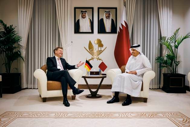 Bilder des Jahres 2025, News 06 Juni News Themen der Woche KW24 News Bilder des Tages Johann Wadephul (CDU), Bundesaussenminister, trifft Mohammed bin Abdulrahman AI Thani, Primier- und Aussenminister von Qatar zu einem Gespraech in Doha, 14.06.2025. Fotografiert im Auftrag des Auswaertigen Amtes (AA) Doha Qatar *** Johann Wadephul CDU , Federal Foreign Minister, meets Mohammed bin Abdulrahman AI Thani, Prime Minister and Foreign Minister of Qatar for talks in Doha, 14 06 2025 Photographed on behalf of the Federal Foreign Office AA Doha Qatar Copyright: xFelixxZahn AAx