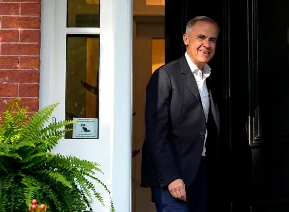 June 14, 2025, Ottawa, On, CANADA: Prime Minister Mark Carney closes the door behind him as he makes his way to greets Prime Minister of the United Kingdom Kier Starmer, not shown, at his residence at Rideau Cottage in Ottawa, on Saturday, June 14, 2025. Ottawa CANADA  - ZUMAc35_ 20250614_zaf_c35_205 Copyright: xJustinxTangx