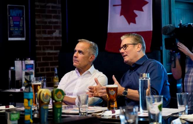 June 14, 2025, Ottawa, On, CAN: Prime Minister of Canada Mark Carney and Prime Minister of the United Kingdom Keir Starmer watch the Edmonton Oilers play the Florida Panthers in the NHL s Stanley Cup Final at a pub in Ottawa, on Saturday, June 14, 2025. Ottawa CAN  - ZUMAc35_ 20250614_zaf_c35_229 Copyright: xJustinxTangx