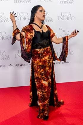 Photocall prior to the concert of Lola Indigo in Madrid The drag queen Diamante Merybrown poses during the photocall prior to the concert of the singer Lola Indigo, at the Riyadh Air Metropolitano Stadium, on June 14, 2025, in Madrid Spain This show is part of her stadium tour La bruja, la nina y el dragón, The concert in Madrid, initially scheduled for the Santiago Bernabéu, was moved to the Metropolitano for logistical and authorization reasons, keeping the same date 15 JUNE 2025 PHOTOCALL ACTORS ACTRESSES SINGERS POSED CONCERT MUSIC FAMOUSES Madrid Madrid Madrid Spain  Copyright: xRicardoxRubiox 6800813