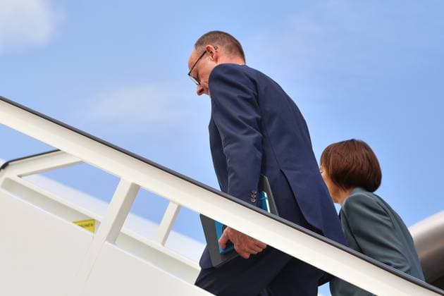 Schönefeld near Berlin, Brandenburg, Germany, 15 06 2025 Government airport Departure for the G7 summit in Canada Federal Chancellor Friedrich Merz CDU boards the air force plane with his wife Charlotte Copyright: xdtsxNachrichtenagenturx dts_70972