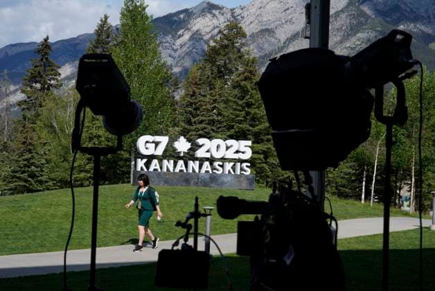 June 15, 2025, Banff, Ab, Canada: A woman walks past a TV standup position and a G7 sign outside the media centre for the G7 Summit on Sunday, June 15, 2025 in Banff, Alberta. Banff Canada  - ZUMAc35_ 20250615_zaf_c35_031 Copyright: xAdrianxWyldx