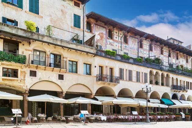 Piazza delle Erbe, Verona, Italien Piazza delle Erbe, Verona, Italien (License=RF) Copyright: xZoonar.com BorisxBreytmanx 23544733