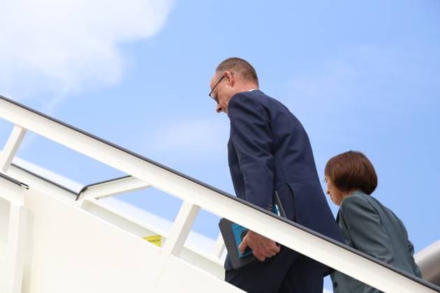 Schönefeld near Berlin, Brandenburg, Germany, 15 06 2025 Government airport Departure for the G7 summit in Canada Federal Chancellor Friedrich Merz CDU boards the air force plane with his wife Charlotte Copyright: xdtsxNachrichtenagenturx dts_70986