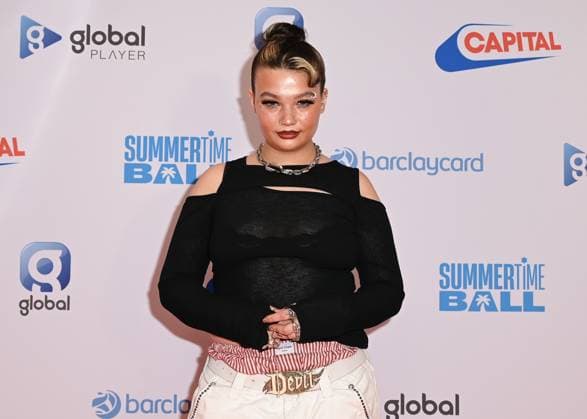 Lola Young attends Capital™s Summertime Ball with Barclaycard at Wembley Stadiumin London, England. UK. Sunday 15th June 2025. Copyright: xJamesxWarrenx CAPITALS SUMMERTIME BALL 44