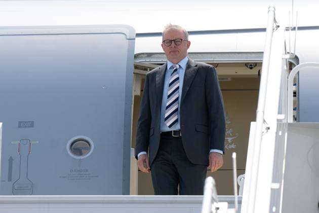 G7 SUMMIT CANADA, Australian Prime Minister Anthony Albanese disembarks on arrival al Calgary International airport ahead of the G7 Leaders Summit in Kananaskis, Alberta, Canada, Sunday, June 15, 2025. ( NO ARCHIVING Kananaskis ALBERTA CANADA  Copyright: xLUKASxCOCHx 20250616194270608433