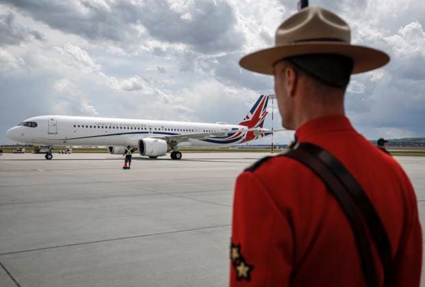 June 15, 2025, Calgary, Ab, CANADA: The plane carrying British Prime Minister Keir Starmer arrives in Calgary, Alta., Sunday, June 15, 2025, to attend the G7 Leaders meeting taking place in the nearby community of Kananaskis. Calgary CANADA  - ZUMAc35_ 20250615_zaf_c35_136 Copyright: xJeffxMcintoshx