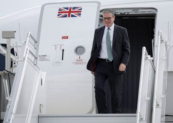 June 15, 2025, Calgary, Ab, CANADA: British Prime Minister Keir Starmer arrives in Calgary, Alta., Sunday, June 15, 2025, to attend the G7 Leaders meeting taking place in the nearby community of Kananaskis. Calgary CANADA  - ZUMAc35_ 20250615_zaf_c35_138 Copyright: xJeffxMcintoshx