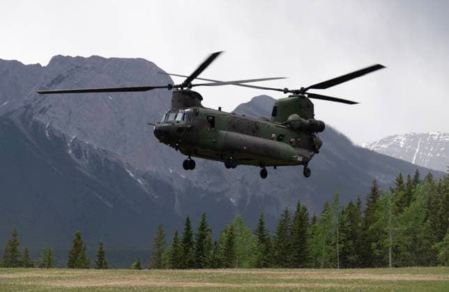 June 15, 2025, Kananaskis, Ab, Canada: A Canadian Forces Chinook helicopter lands in Kananaskis with German Chancellor Friedrich Merz aboard, in Kananaskis, Alta., Sunday, June 15, 2025. Kananaskis Canada  - ZUMAc35_ 20250615_zaf_c35_184 Copyright: xAdrianxWyldx