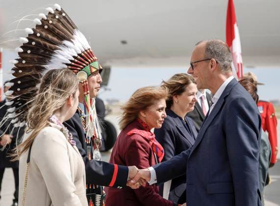 June 15, 2025, Calgary, Ab, CANADA: German Chancellor Friedrich Merz, right, is greeted by Steven Crowchild, second left, of the Tsuut ina First Nation, as he arrives in Calgary, Alta., Sunday, June 15, 2025, to attend the G7 Leaders meeting taking place in Kananaskis. Calgary CANADA - ZUMAc35_ 20250615_zaf_c35_203 Copyright: xJeffxMcintoshx