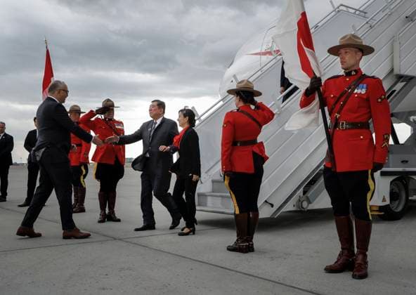 June 15, 2025, Calgary, Ab, CANADA: Japanese Prime Minister Shigeru Ishiba, centre, and his wife Yoshiko Ishiba are greeted as they arrive in Calgary, Alta., Sunday, June 15, 2025, to attend the G7 Leaders meeting taking place in the nearby community of Kananaskis. Calgary CANADA - ZUMAc35_ 20250615_zaf_c35_217 Copyright: xJeffxMcintoshx