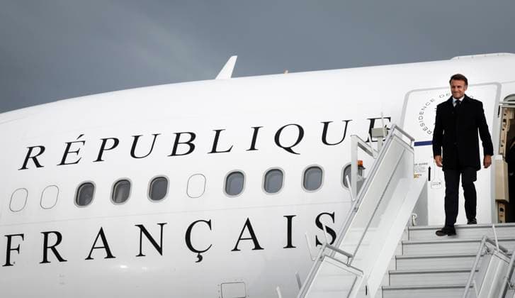 June 15, 2025, Calgary, Ab, CANADA: French President Emmanuel Macron arrives in Calgary, Alta., Sunday, June 15, 2025, to attend the G7 Leaders meeting taking place in the nearby community of Kananaskis. Calgary CANADA  - ZUMAc35_ 20250615_zaf_c35_227 Copyright: xJeffxMcintoshx