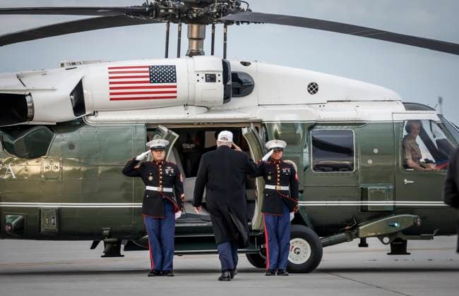 June 15, 2025, Calgary, Ab, CANADA: U.S. President Donald Trump boards Marine One after arriving in Calgary, Alta., Sunday, June 15, 2025, to attend the G7 Leaders meeting taking place in Kananaskis. Calgary CANADA  - ZUMAc35_ 20250615_zaf_c35_240 Copyright: xJeffxMcintoshx