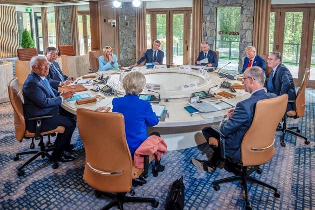 Kananaskis, Alberta, Canada, 16 06 2025 Mountain Lodge G7 Summit 2025 Working session of the G7, clockwise starting with the Chair Mark Carney Canada , Donald Trump USA , Keir Starmer United Kingdom , German Chancellor Friedrich Merz CDU , Ursula von der Leyen EU , Antonio Costas EU , Shigeru Ishiba Japan and Emmanuel Macron France Photo Michael Kapp Copyright: xMichaelxKappeler Pool dtsxNachrichtenagenturx dts_71119