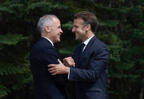 June 16, 2025, Kananaskis, Ab, Canada: Prime Minister Mark Carney greets French President Emmanuel Macron during the official welcome ceremony at the G7 Summit in Kananaskis, Alta., on Monday, June 16, 2025. Kananaskis Canada  - ZUMAc35_ 20250616_zaf_c35_055 Copyright: xAdrianxWyldx