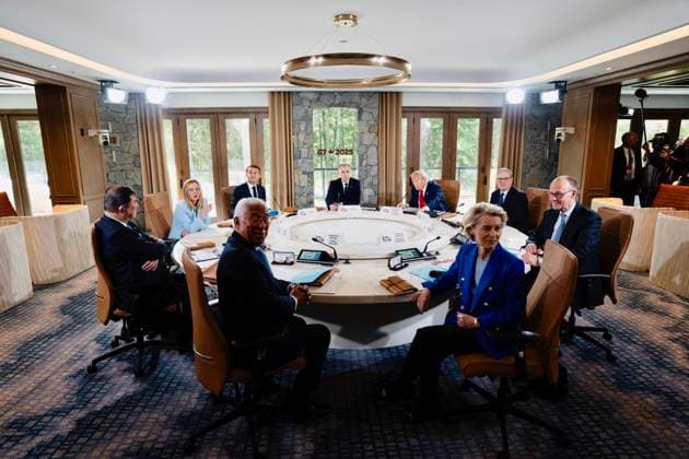 June 16, 2025, Kananaskis: Japan s Prime Minister Shigeru Ishiba, Italy s Prime Minister Giorgia Meloni, French President Emmanuel Macron, Canadian Prime Minister Mark Carney, US President Donald Trump, British Prime Minister Keir Starmer, German Chancellor Friedrich Merz, European Commission President Ursula Von der Leyen, and European Council President Antonio Costa attend a working session at the Group of Seven (G7) Summit at the Pomeroy Kananaskis Mountain Lodge, in Kananaskis, Alberta, Canada, 16 June 2025. .ANSA CHIGI PALACE PRESS OFFICE FILIPPO ATTILI. NPK Kananaskis - ZUMAa110 20250616_zaf_a110_059 Copyright: xChigixPalacexPressxOffice Filippx