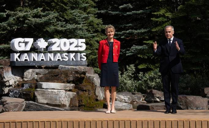 June 16, 2025, Kananaskis, Ab, Canada: Prime Minister Mark Carney gestures as he stands on the stage with his wife Diana Fox as they wait for leaders to arrive for the official welcome to the G7 Summit in Kananaskis, Alta., on Monday, June 16, 2025. Kananaskis Canada  - ZUMAc35_ 20250616_zaf_c35_049 Copyright: xAdrianxWyldx