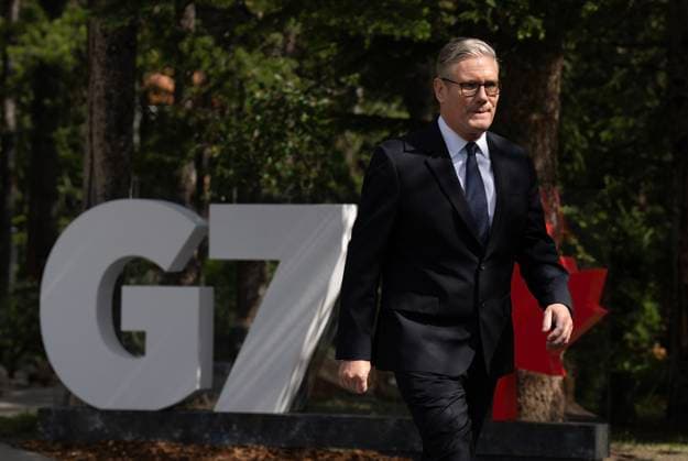June 16, 2025, Kananaskis, Ab, Canada: United Kingdom Prime Minister Keir Starmer makes his way to the opening session at the G7 Summit in Kananaskis, Alta., on Monday, June 16, 2025. Kananaskis Canada  - ZUMAc35_ 20250616_zaf_c35_064 Copyright: xAdrianxWyldx