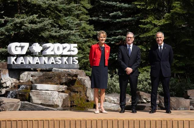 June 16, 2025, Kananaskis, Ab, Canada: Prime Minister Mark Carney and his wife Diana Fox Carney.. pose with United Kingdom Prime Minister Keir Starmer during an official welcome ceremony at the G7 Summit in Kananaskis, Alta., on Monday, June 16, 2025. Kananaskis Canada  - ZUMAc35_ 20250616_zaf_c35_065 Copyright: xAdrianxWyldx
