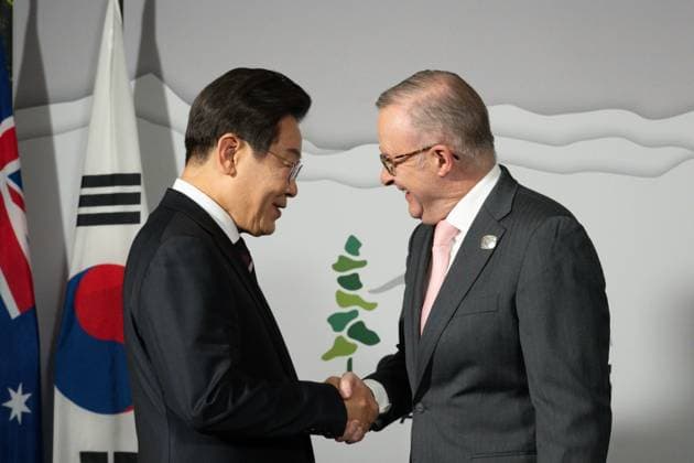 G7 SUMMIT CANADA, Australian Prime Minister Anthony Albanese shakes hands with President of the Republic of Korea Lee Jae-myung during a bilateral meeting on the sidelines of the G7 Leaders Summit in Kananaskis, Alberta, Canada, Monday, June 16, 2025. ( NO ARCHIVING Kananaskis ALBERTA CANADA  Copyright: xLUKASxCOCHx 20250617184151614243