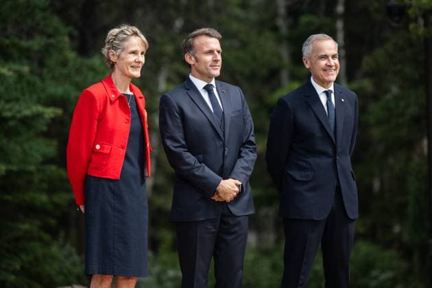 World leaders assemble in Canada for G7 Summit with tensions high on agenda ALBERTA, CANADA - JUNE 16: (----EDITORIAL USE ONLY - MANDATORY CREDIT - GOVERNMENT OF CANADA POOL - NO MARKETING NO ADVERTISING CAMPAIGNS - DISTRIBUTED AS A SERVICE TO CLIENTS----) Canadian Prime Minister Mark Carney welcomes French President Emmanuel Macron during an arrival ceremony at the Group of Seven (G7) Summit at the Pomeroy Kananaskis Mountain Lodge in Kananaskis, Alberta, Canada on June 16, 2025. Government of Canada Anadolu Alberta Canada. Editorial use only. Please get in touch for any other usage.  Copyright: x2025xAnadoluxGovernmentxofxCanadax