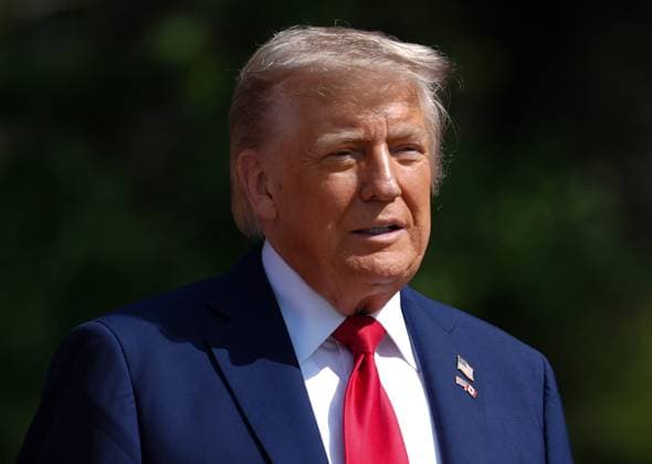 June 16, 2025, Kananaskis, Ab, CANADA: U.S. President Donald Trump wears U.S. and Canadian flag pins during the official welcoming at the G7 Summit in Kananaskis, Alta., on Monday, June 16, 2025. Kananaskis CANADA  - ZUMAc35_ 20250616_zaf_c35_180 Copyright: xDarrylxDyckx