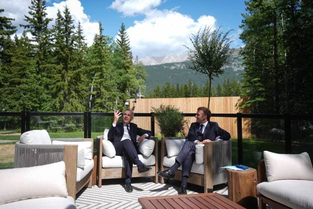 June 16, 2025, Kananaskis, Ab, CANADA: Prime Minister Mark Carney, left, and French President Emmanuel Macron hold a meeting on a patio during the G7 Summit in Kananaskis, Alta., on Monday, June 16, 2025. Kananaskis CANADA - ZUMAc35_ 20250616_zaf_c35_214 Copyright: xDarrylxDyckx