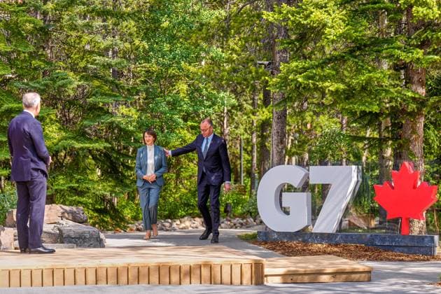 Kananaskis, Alberta, Canada, 16 06 2025 Mountain Lodge G7 Summit 2025 Canadian Prime Minister Mark Carney welcomes Charlotte Merz and Federal Chancellor Friedrich Merz CDU Photo Michael Kappeler Pool Copyright: xMichaelxKappeler Pool dtsxNachrichtenagenturx dts_71162