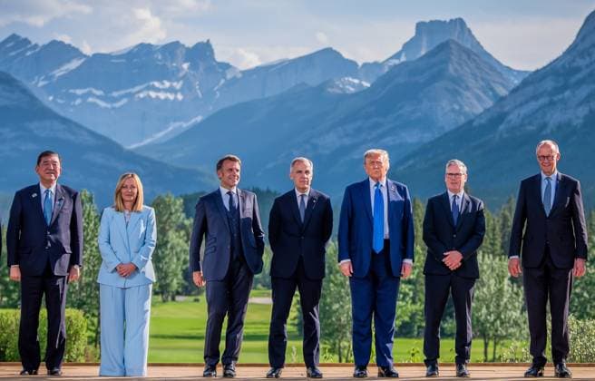Kananaskis, Alberta, Canada, 16 06 2025 Mountain Lodge G7 Summit 2025 Family photo with L R Shigeru Ishiba Japan , Giorgia Meloni Italy , Emmanuel Macron France , Mark Carney Canada , Donald Trump USA , Keir Starmer United Kingdom , German Chancellor Friedrich Merz CDU Photo Michael Kappeler Pool Copyright: xMichaelxKappeler Pool dtsxNachrichtenagenturx dts_71148